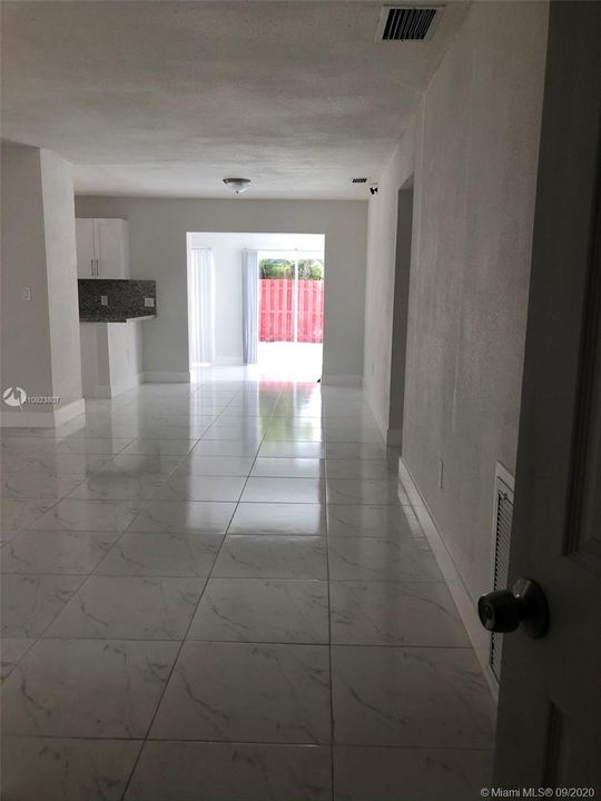Недавно продано: $365,000 (3 спален, 2 ванн, 1602 Квадратных фут)