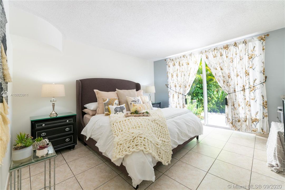 Recently Sold: $247,000 (2 beds, 2 baths, 1300 Square Feet)
