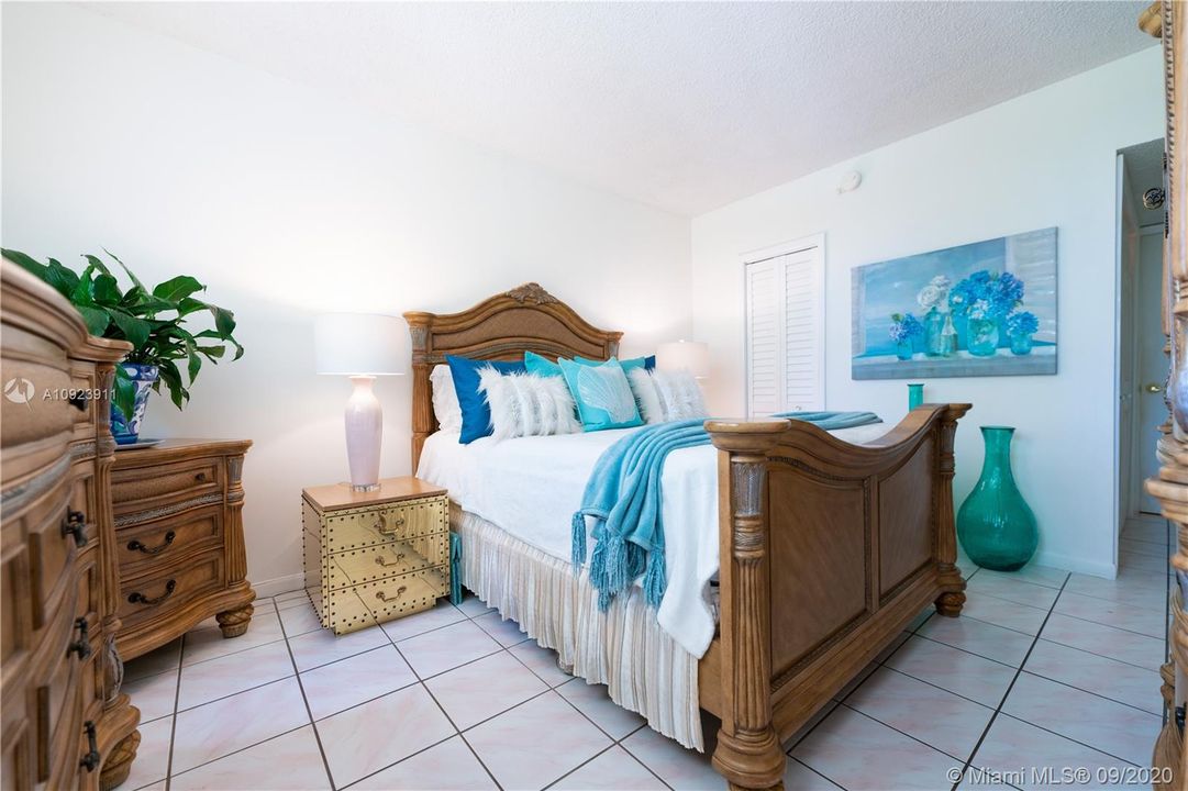 Recently Sold: $247,000 (2 beds, 2 baths, 1300 Square Feet)