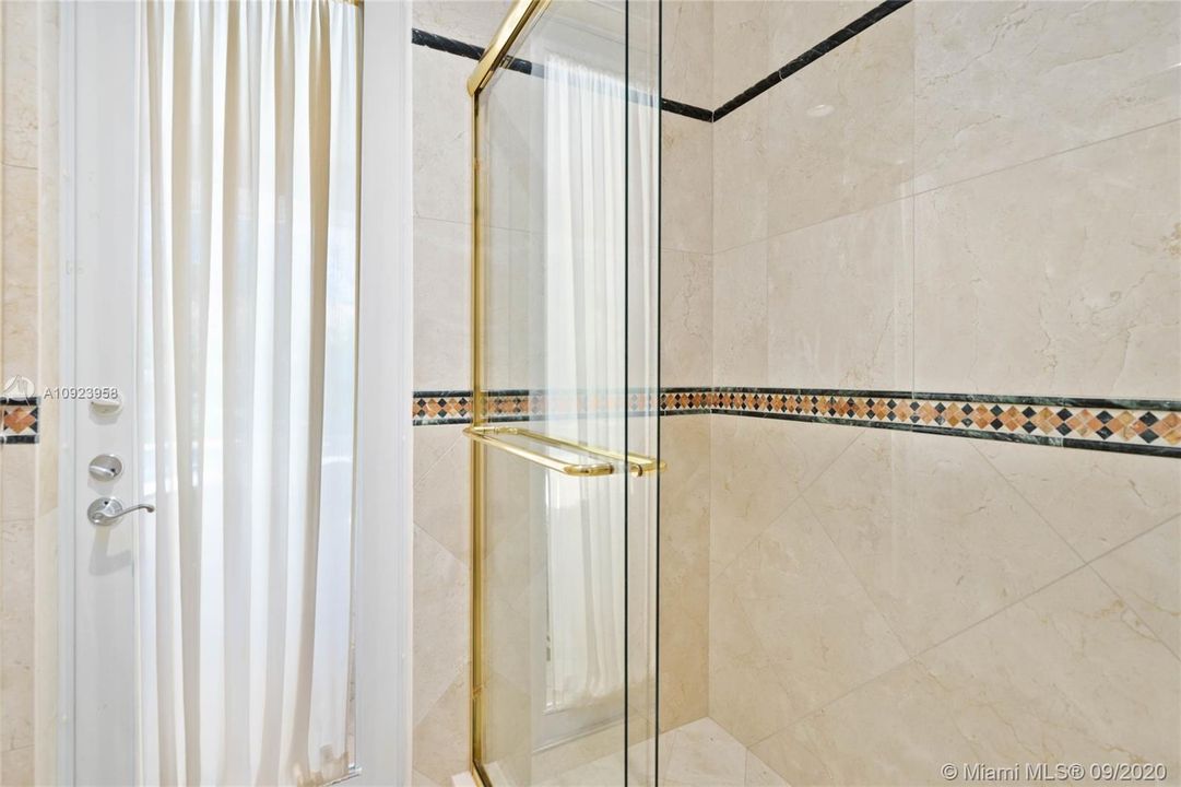 Recently Sold: $1,325,000 (5 beds, 5 baths, 4619 Square Feet)