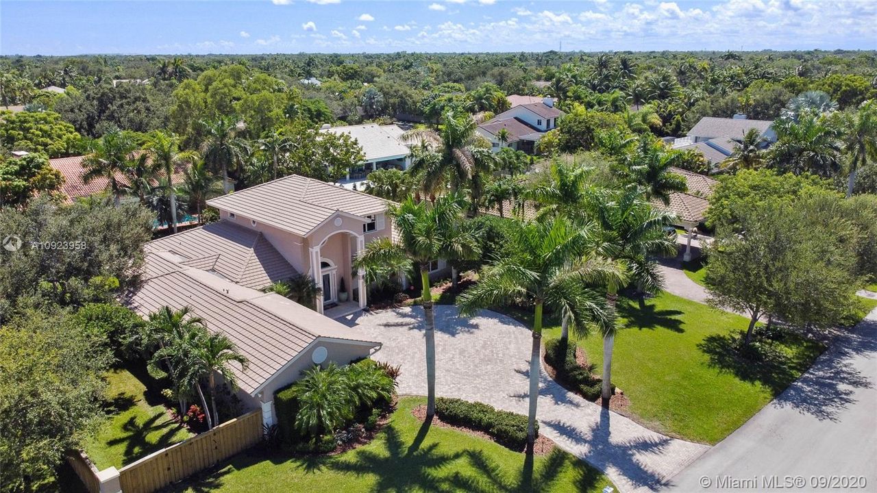 Recently Sold: $1,325,000 (5 beds, 5 baths, 4619 Square Feet)