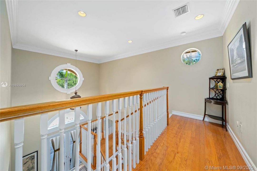 Recently Sold: $1,325,000 (5 beds, 5 baths, 4619 Square Feet)