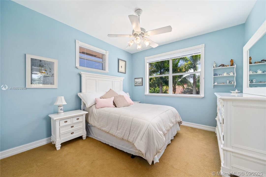 Recently Sold: $1,325,000 (5 beds, 5 baths, 4619 Square Feet)
