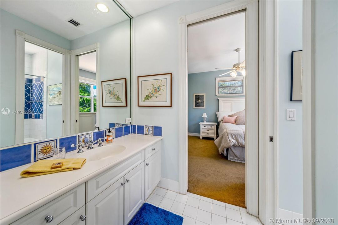 Recently Sold: $1,325,000 (5 beds, 5 baths, 4619 Square Feet)