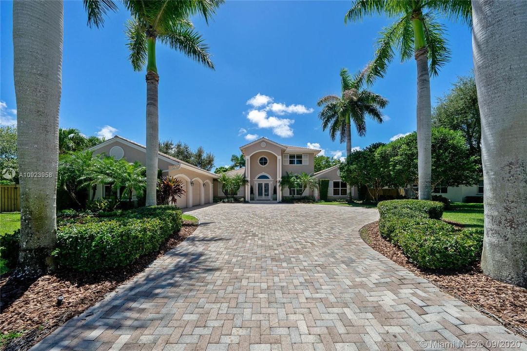 Recently Sold: $1,325,000 (5 beds, 5 baths, 4619 Square Feet)