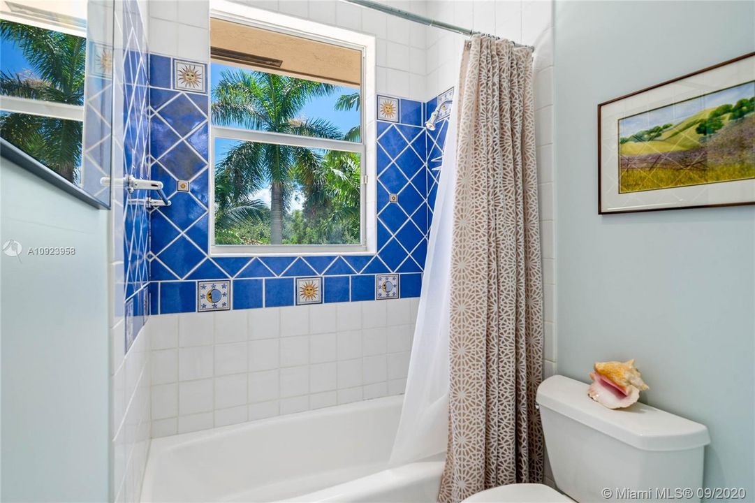 Recently Sold: $1,325,000 (5 beds, 5 baths, 4619 Square Feet)