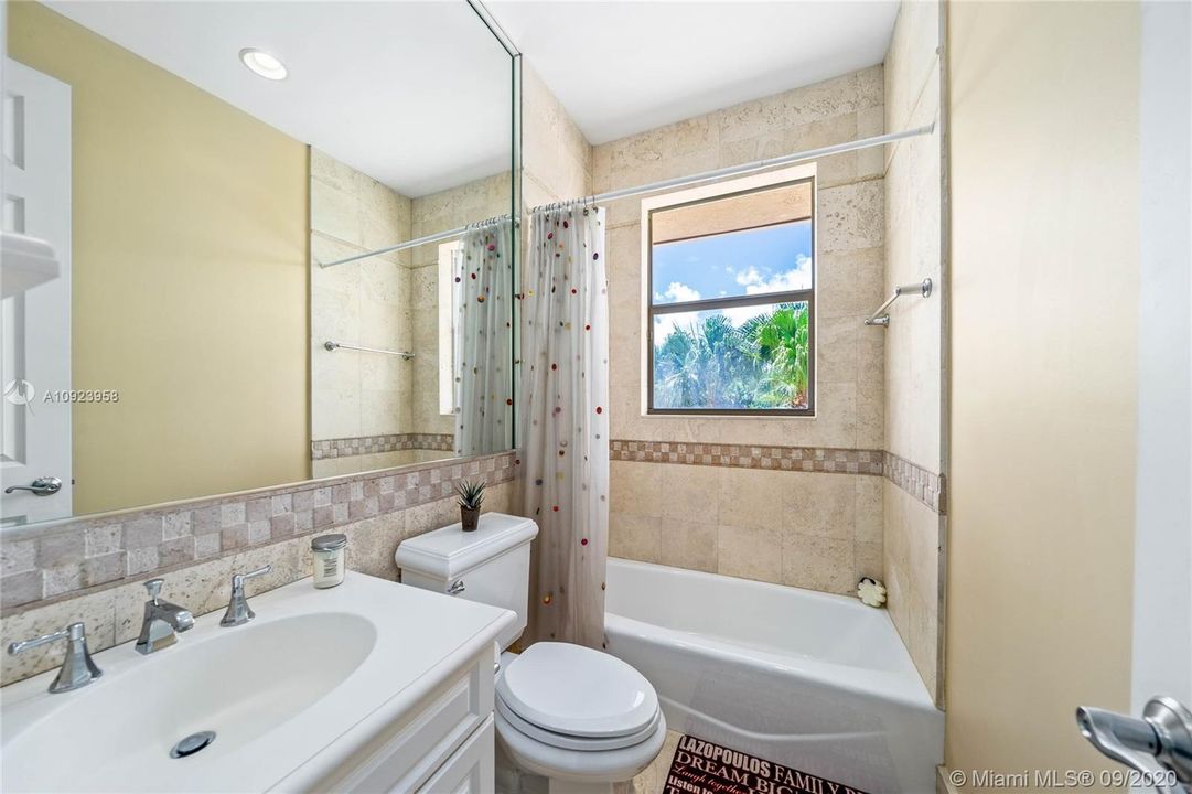Recently Sold: $1,325,000 (5 beds, 5 baths, 4619 Square Feet)