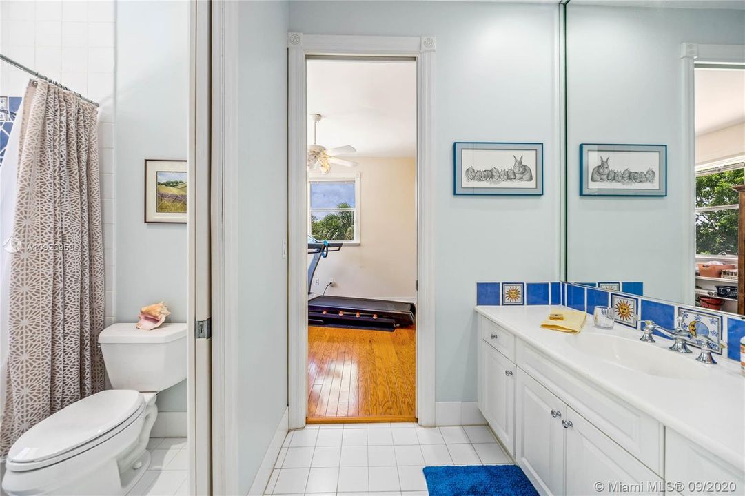 Recently Sold: $1,325,000 (5 beds, 5 baths, 4619 Square Feet)