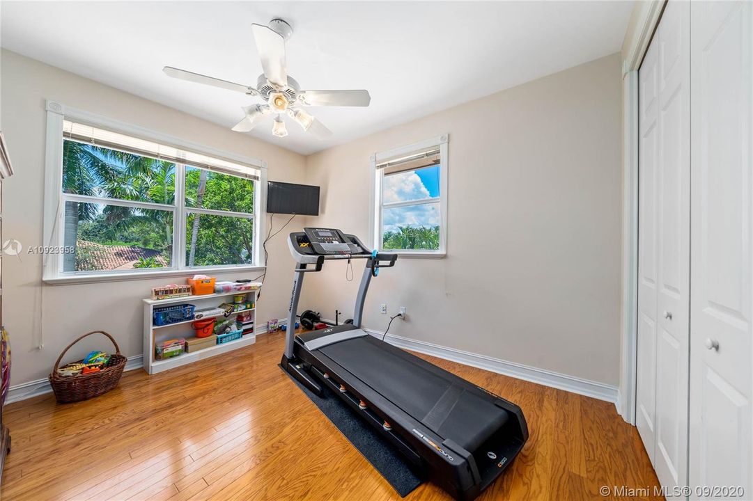 Recently Sold: $1,325,000 (5 beds, 5 baths, 4619 Square Feet)