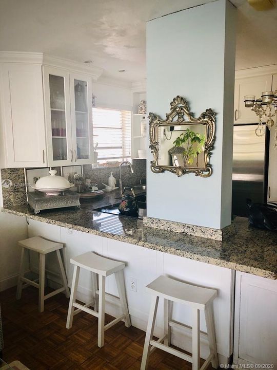 Recently Sold: $325,000 (1 beds, 1 baths, 763 Square Feet)