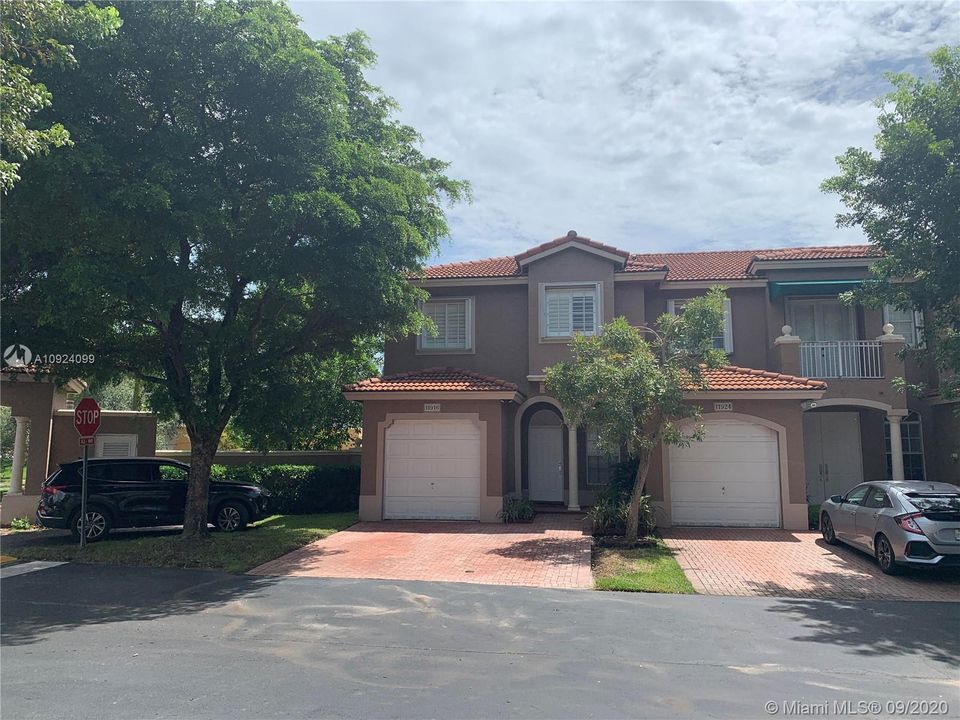 Recently Sold: $350,000 (3 beds, 2 baths, 1746 Square Feet)