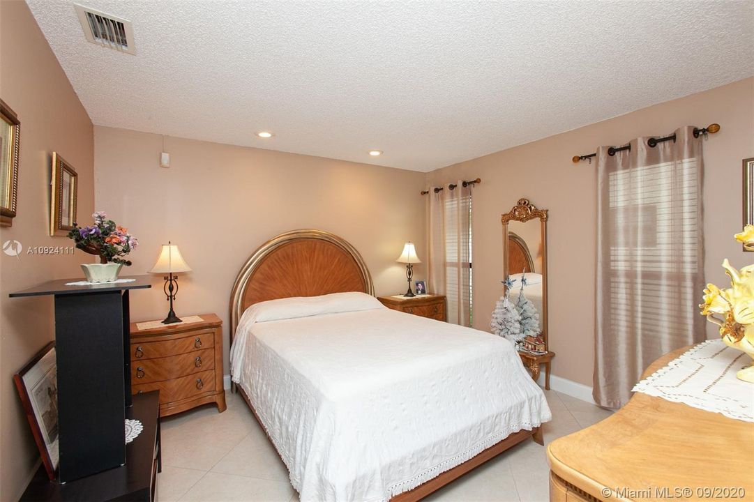 Guest Bedroom #2
