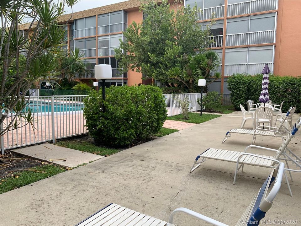 Recently Sold: $130,000 (2 beds, 2 baths, 934 Square Feet)