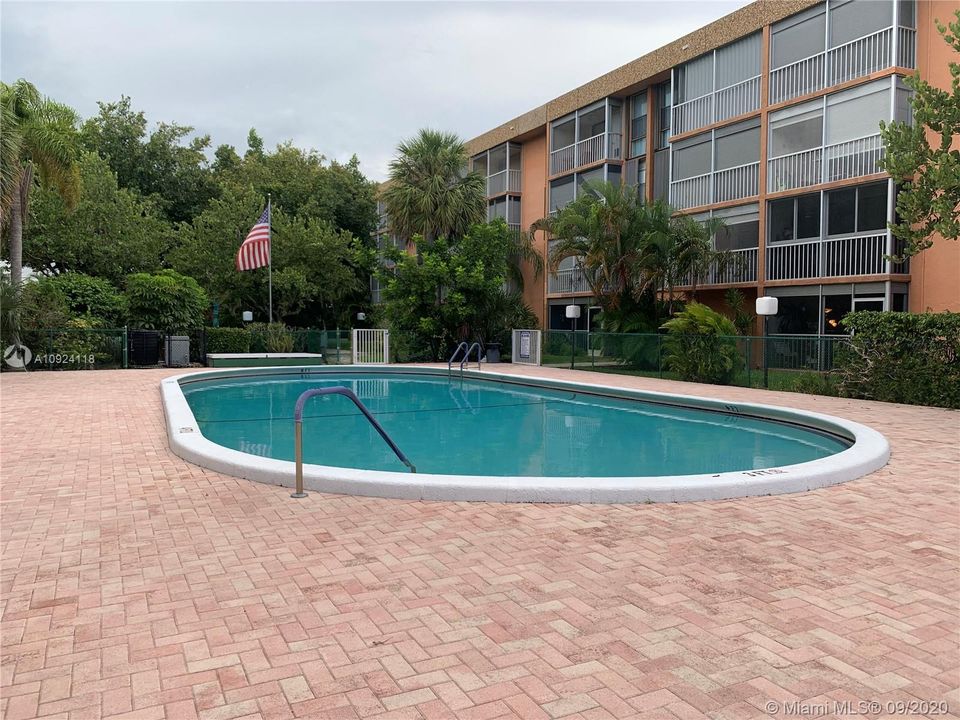 Recently Sold: $130,000 (2 beds, 2 baths, 934 Square Feet)