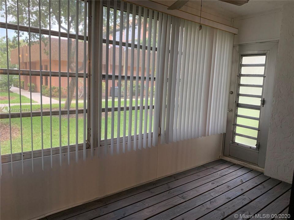 Recently Sold: $130,000 (2 beds, 2 baths, 934 Square Feet)