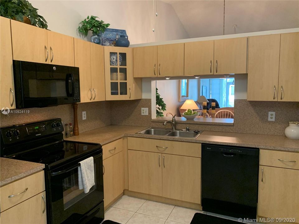 Недавно продано: $248,500 (2 спален, 2 ванн, 1234 Квадратных фут)