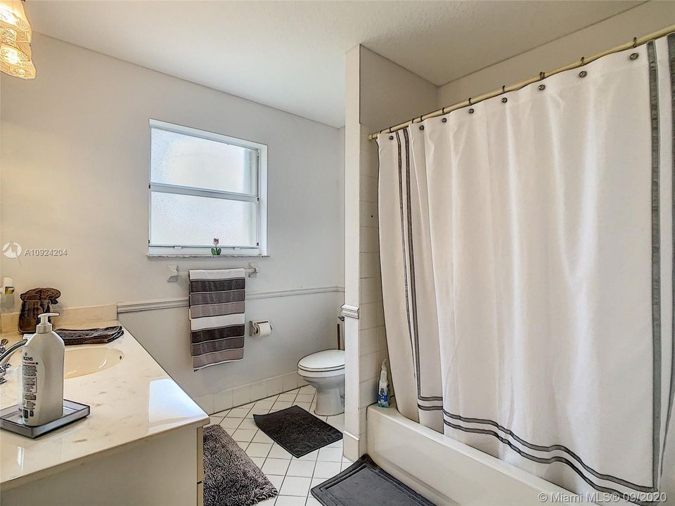 Recently Sold: $1,365,000 (4 beds, 3 baths, 2965 Square Feet)