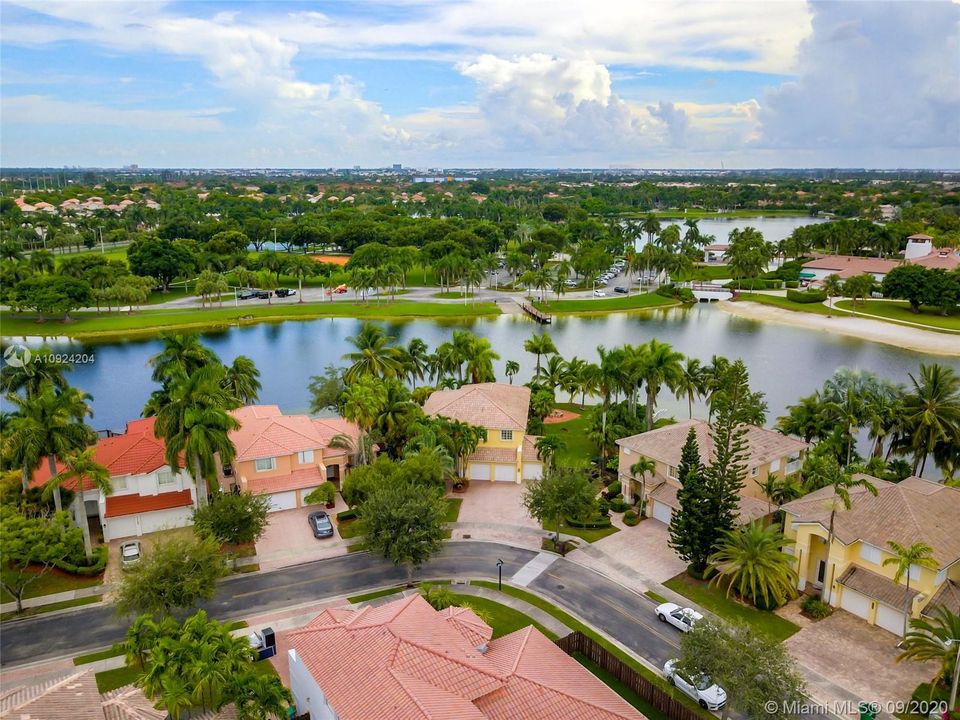 Recently Sold: $1,365,000 (4 beds, 3 baths, 2965 Square Feet)