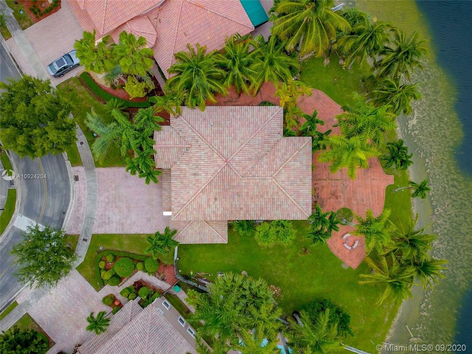 Recently Sold: $1,365,000 (4 beds, 3 baths, 2965 Square Feet)