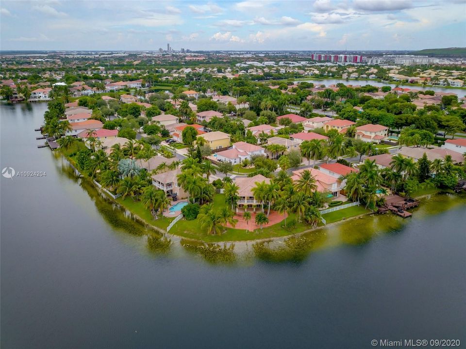 Recently Sold: $1,365,000 (4 beds, 3 baths, 2965 Square Feet)