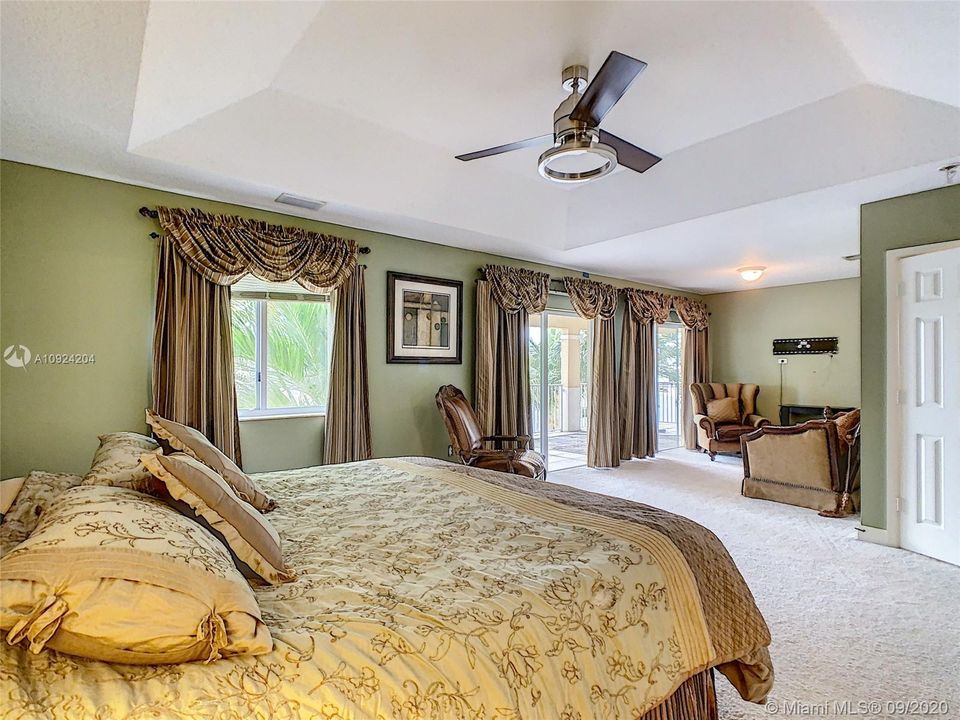 Recently Sold: $1,365,000 (4 beds, 3 baths, 2965 Square Feet)
