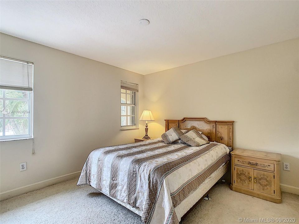 Recently Sold: $1,365,000 (4 beds, 3 baths, 2965 Square Feet)