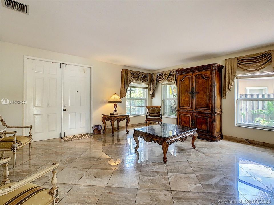Recently Sold: $1,365,000 (4 beds, 3 baths, 2965 Square Feet)