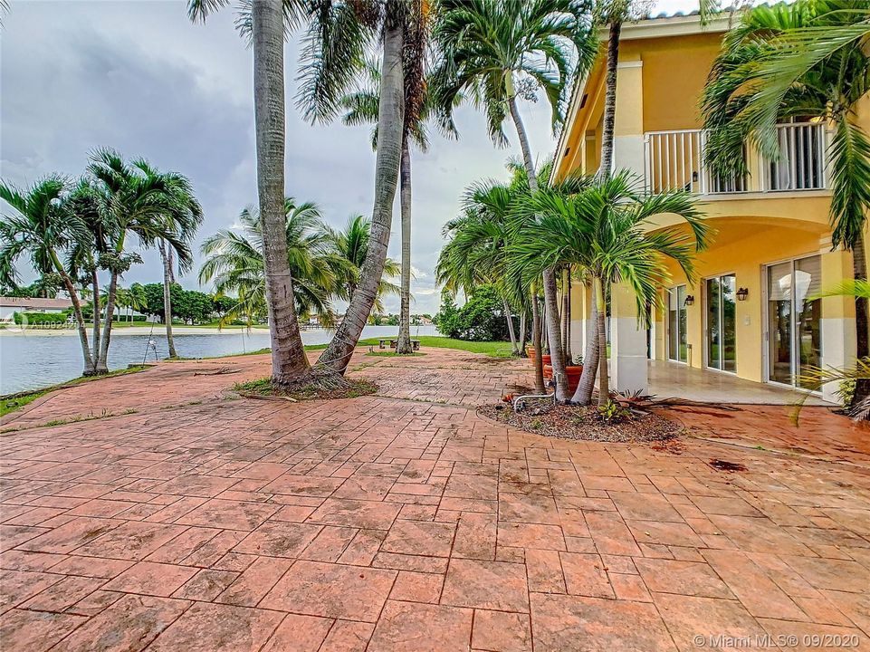 Recently Sold: $1,365,000 (4 beds, 3 baths, 2965 Square Feet)
