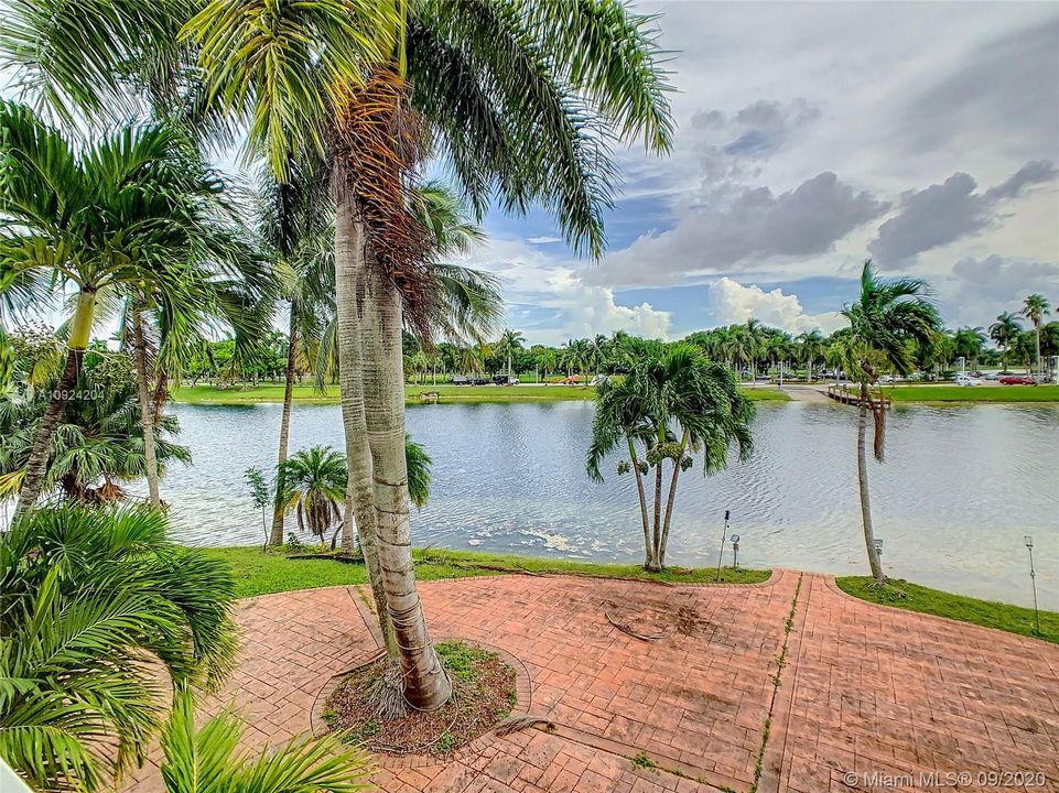 Recently Sold: $1,365,000 (4 beds, 3 baths, 2965 Square Feet)