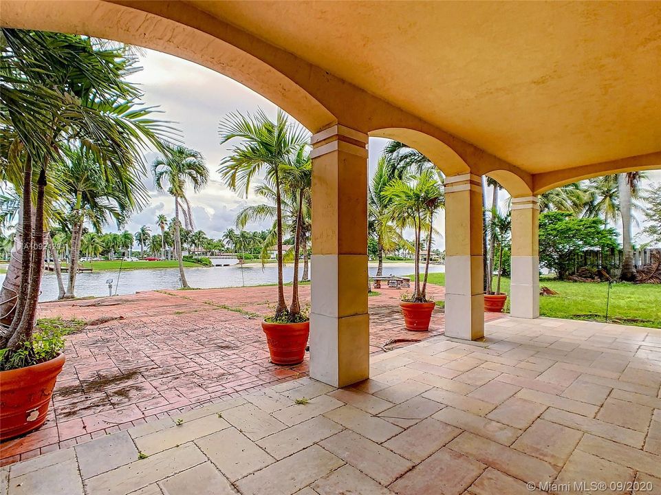 Recently Sold: $1,365,000 (4 beds, 3 baths, 2965 Square Feet)