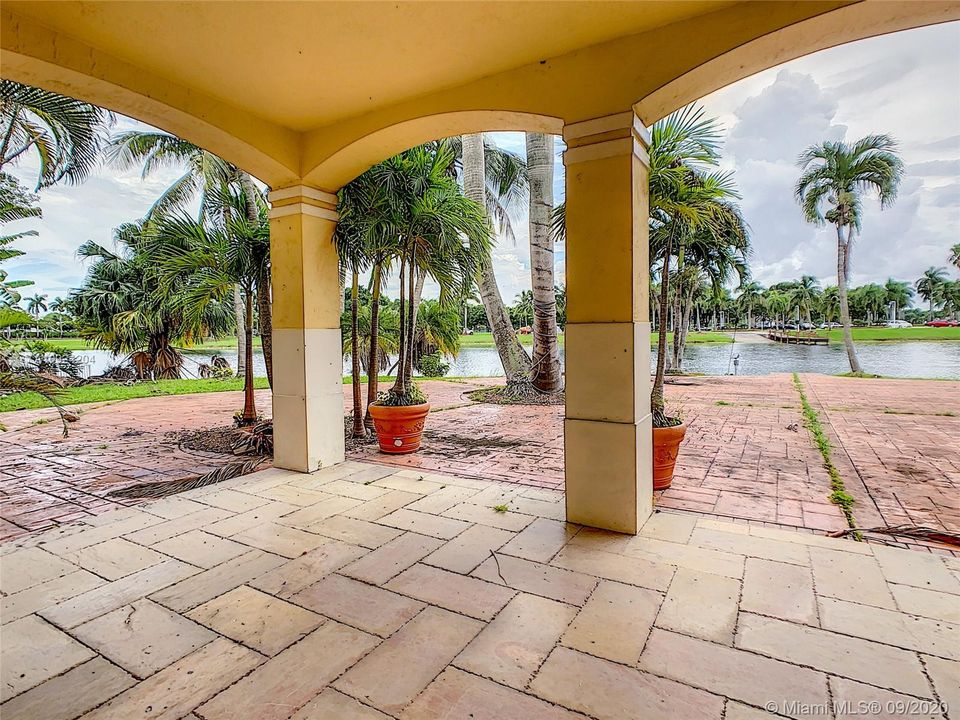Recently Sold: $1,365,000 (4 beds, 3 baths, 2965 Square Feet)