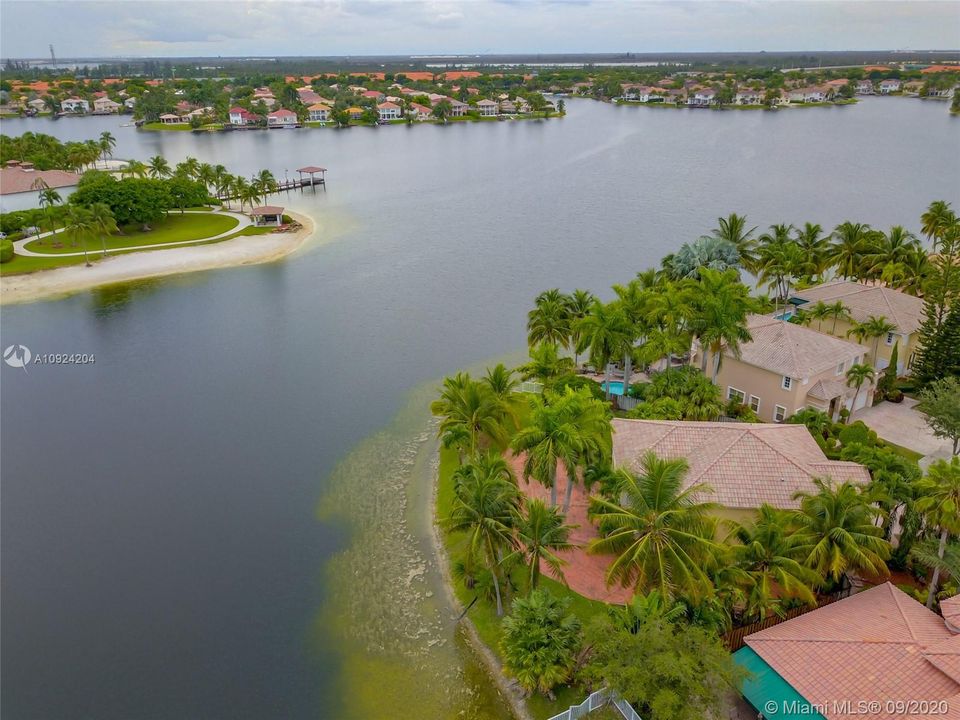 Recently Sold: $1,365,000 (4 beds, 3 baths, 2965 Square Feet)