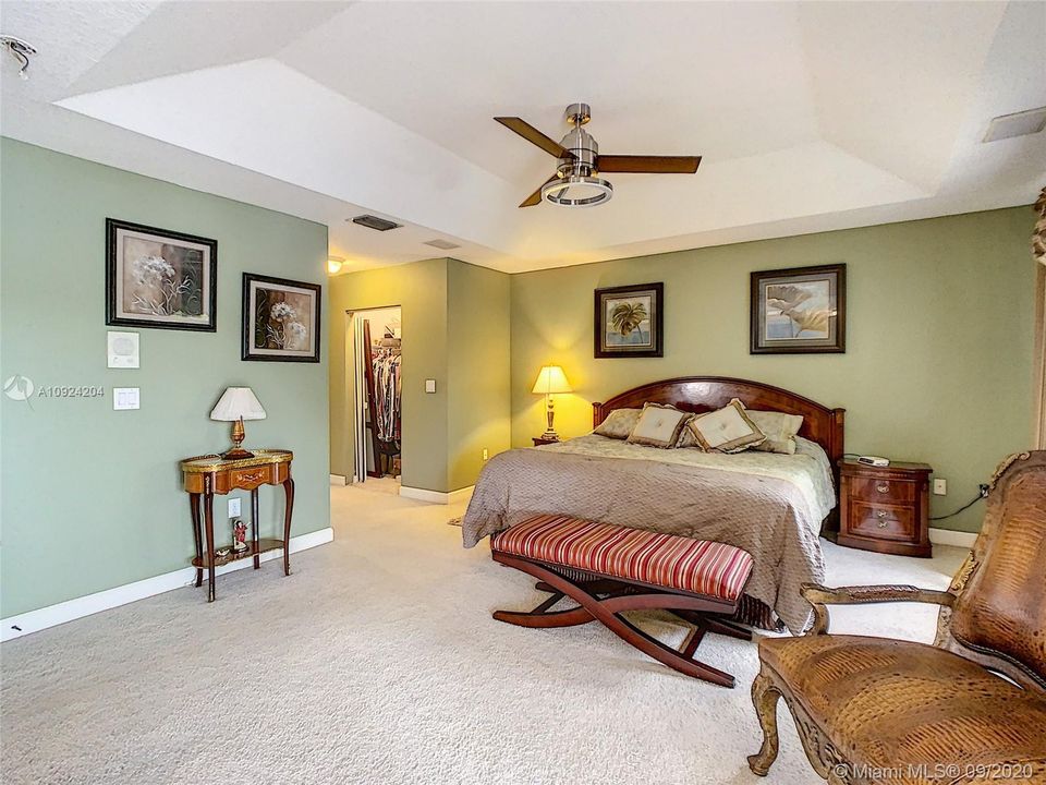 Recently Sold: $1,365,000 (4 beds, 3 baths, 2965 Square Feet)