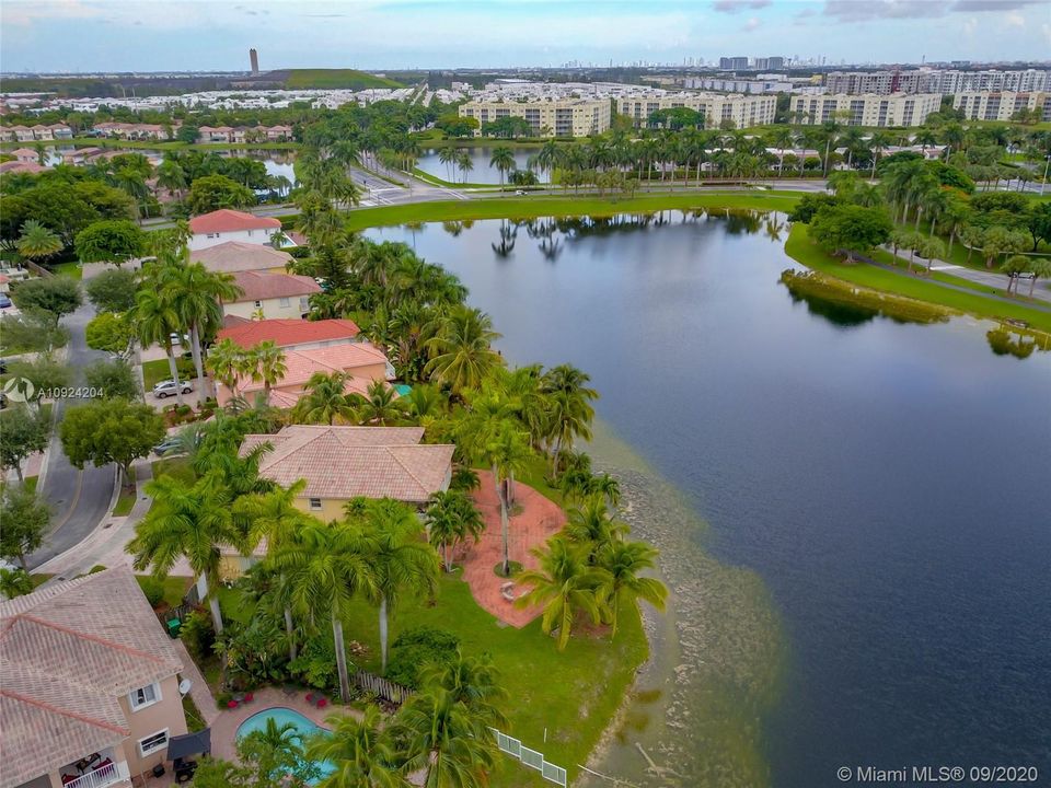 Recently Sold: $1,365,000 (4 beds, 3 baths, 2965 Square Feet)