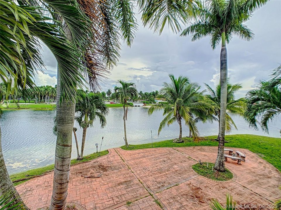 Recently Sold: $1,365,000 (4 beds, 3 baths, 2965 Square Feet)