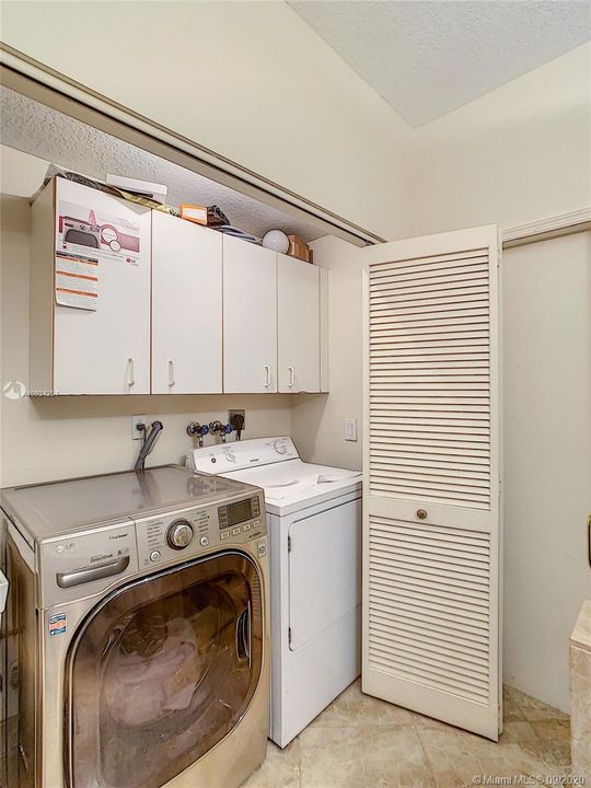 Recently Sold: $1,365,000 (4 beds, 3 baths, 2965 Square Feet)