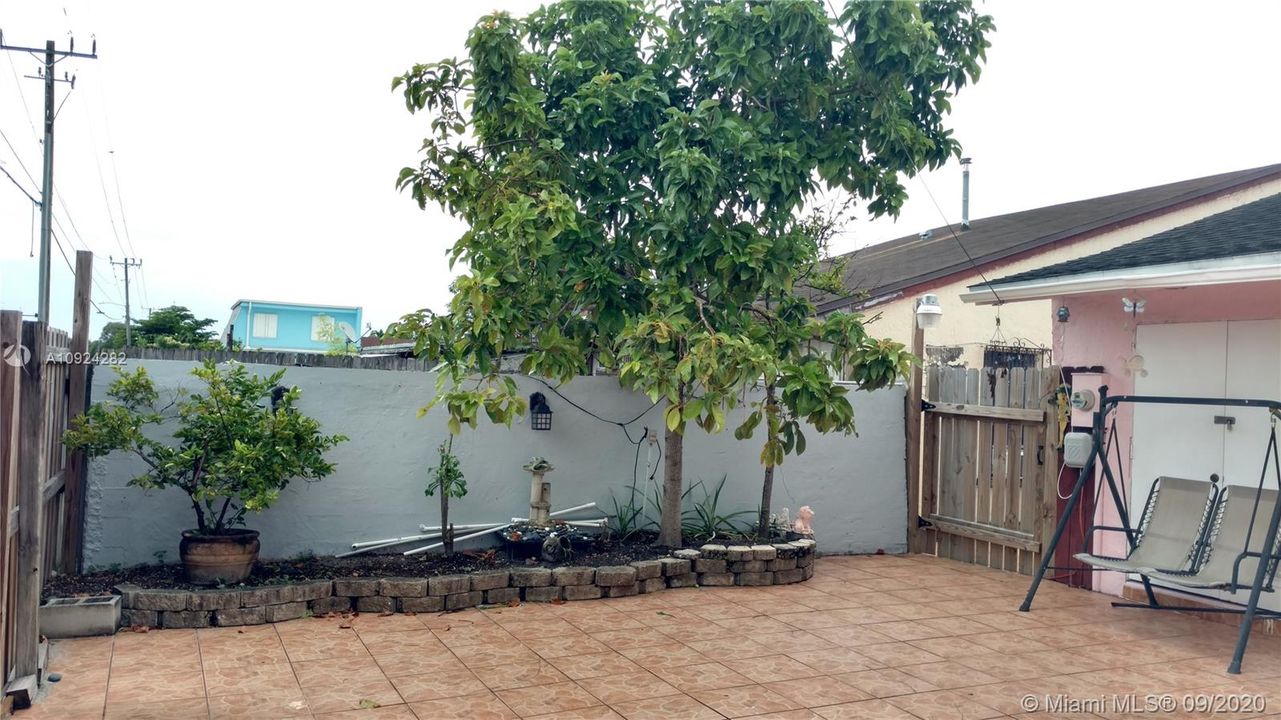 Recently Sold: $245,500 (4 beds, 2 baths, 1260 Square Feet)