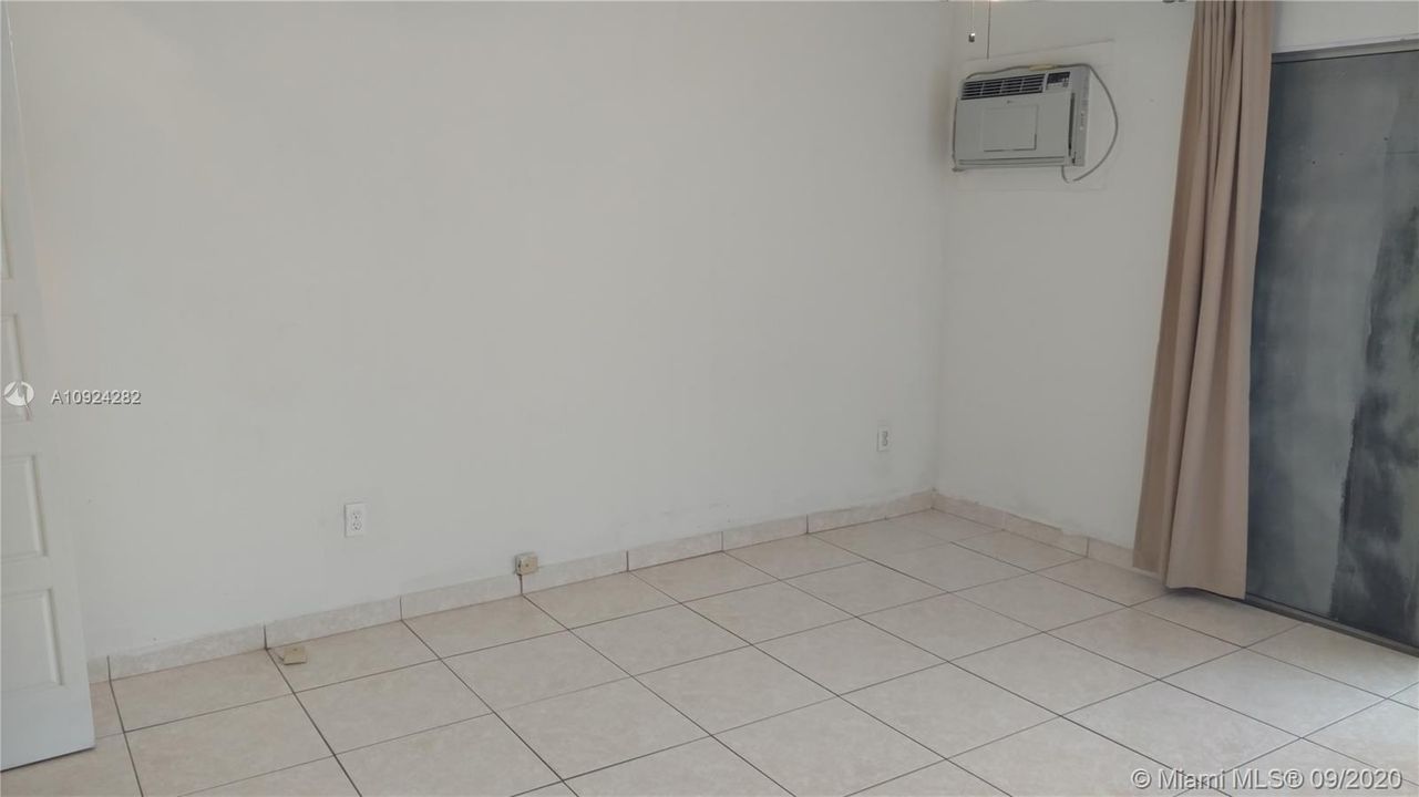 Recently Sold: $245,500 (4 beds, 2 baths, 1260 Square Feet)