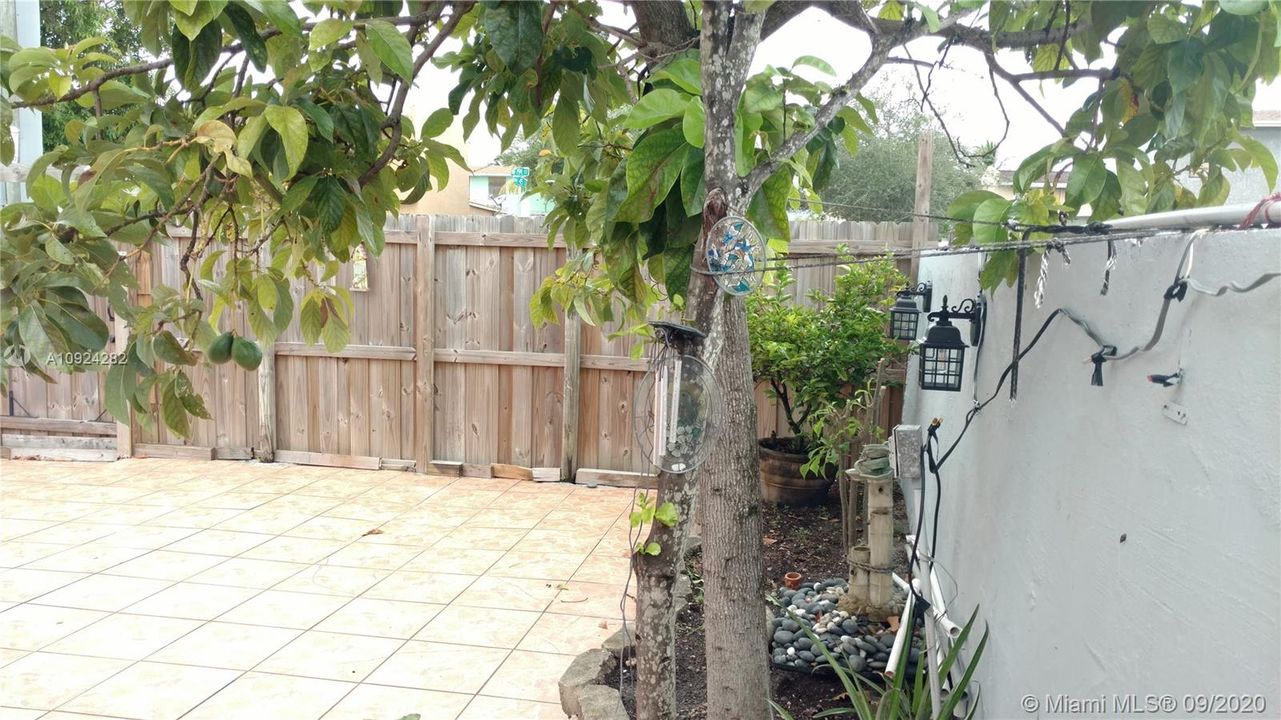 Recently Sold: $245,500 (4 beds, 2 baths, 1260 Square Feet)