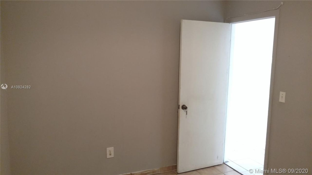Recently Sold: $245,500 (4 beds, 2 baths, 1260 Square Feet)