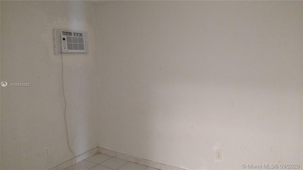 Recently Sold: $245,500 (4 beds, 2 baths, 1260 Square Feet)