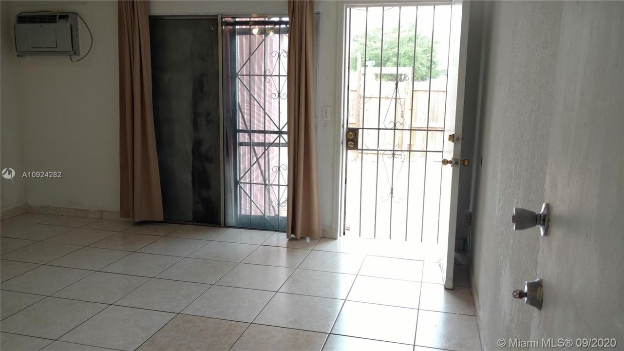 Recently Sold: $245,500 (4 beds, 2 baths, 1260 Square Feet)