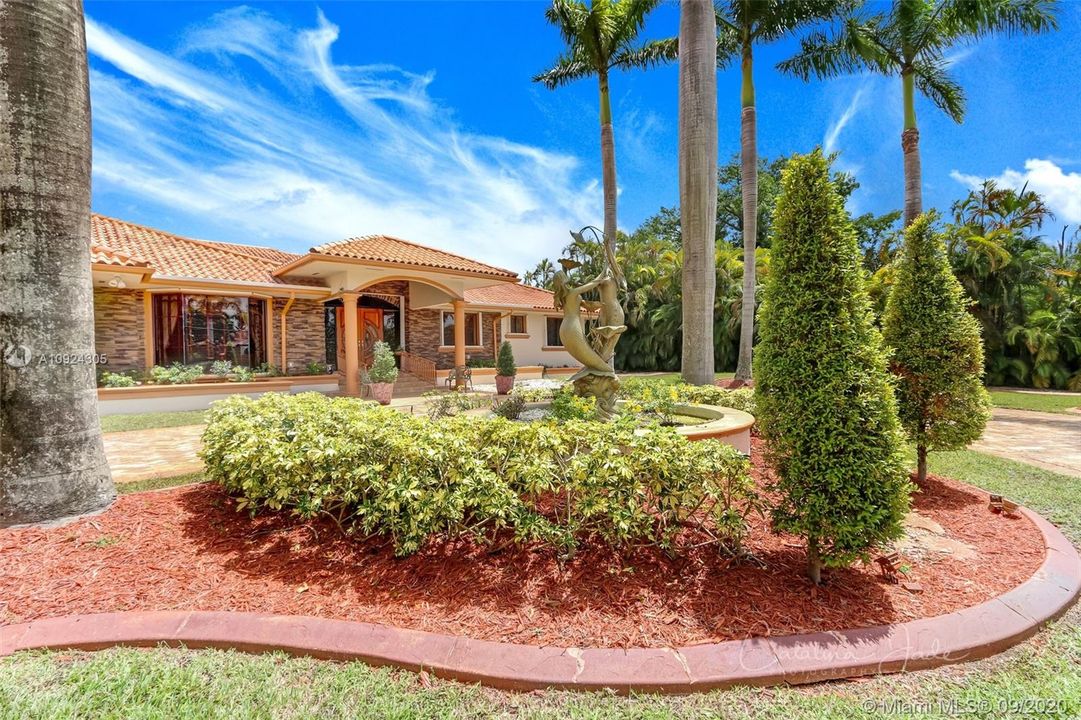 Vendido Recientemente: $1,345,000 (4 camas, 5 baños, 5974 Pies cuadrados)