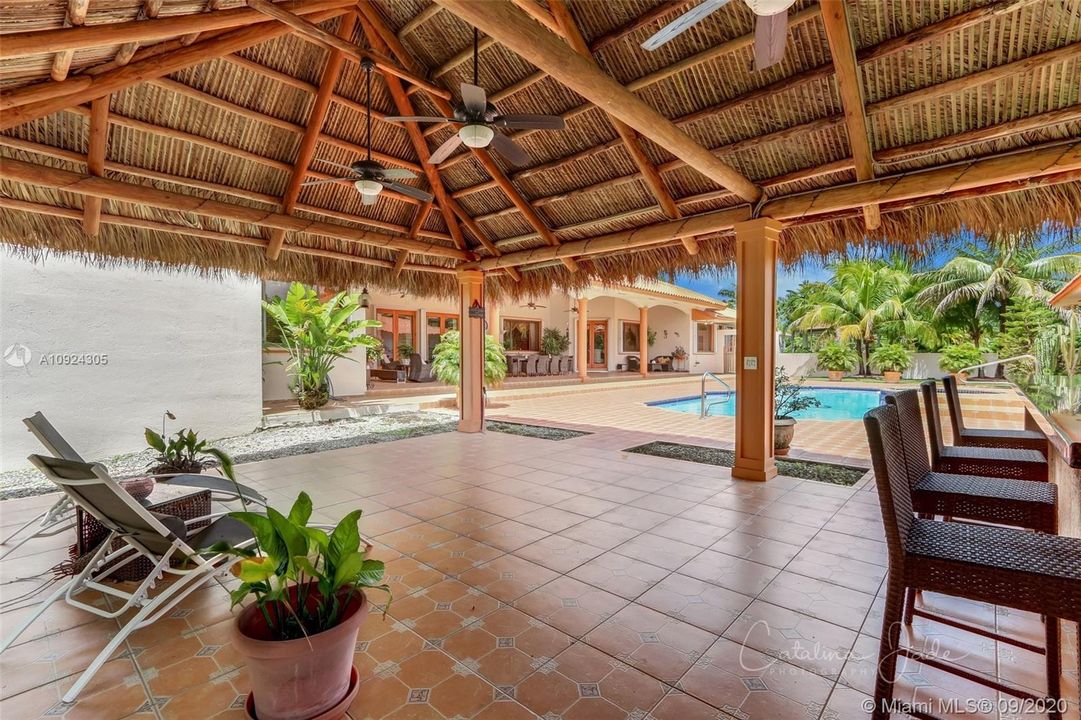 Vendido Recientemente: $1,345,000 (4 camas, 5 baños, 5974 Pies cuadrados)