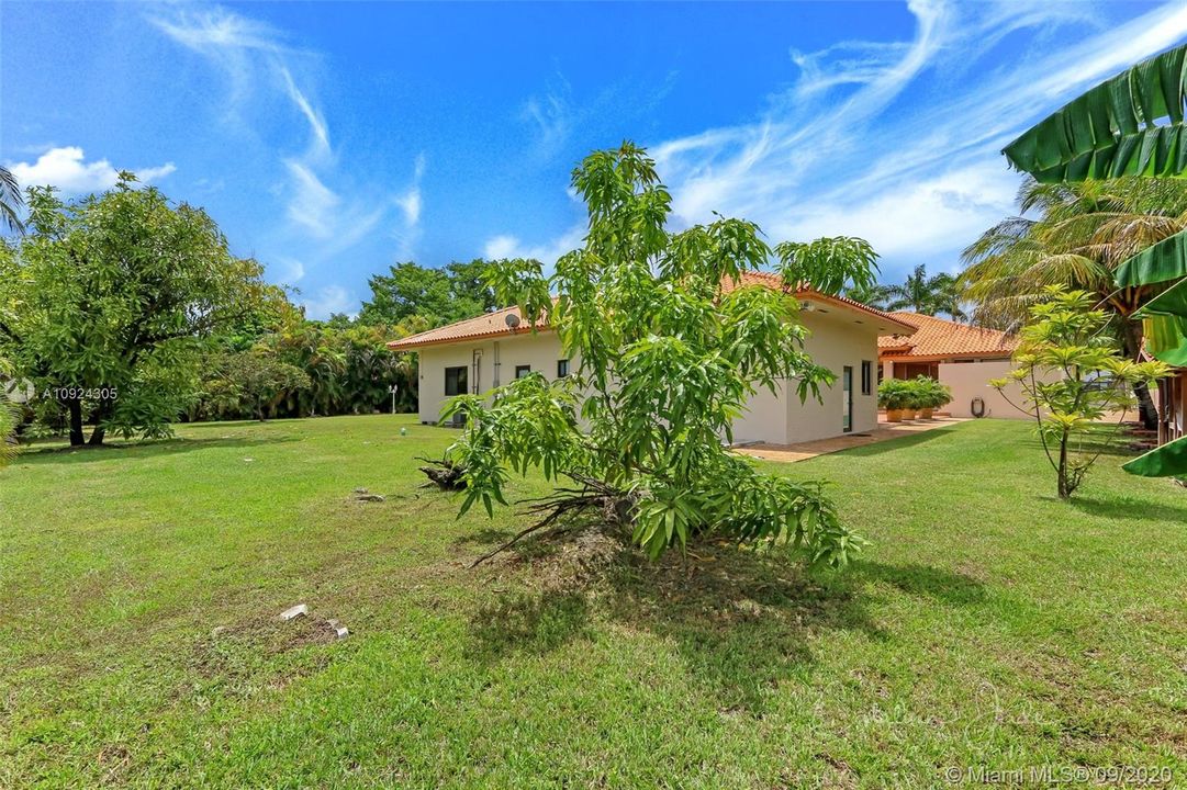 Vendido Recientemente: $1,345,000 (4 camas, 5 baños, 5974 Pies cuadrados)