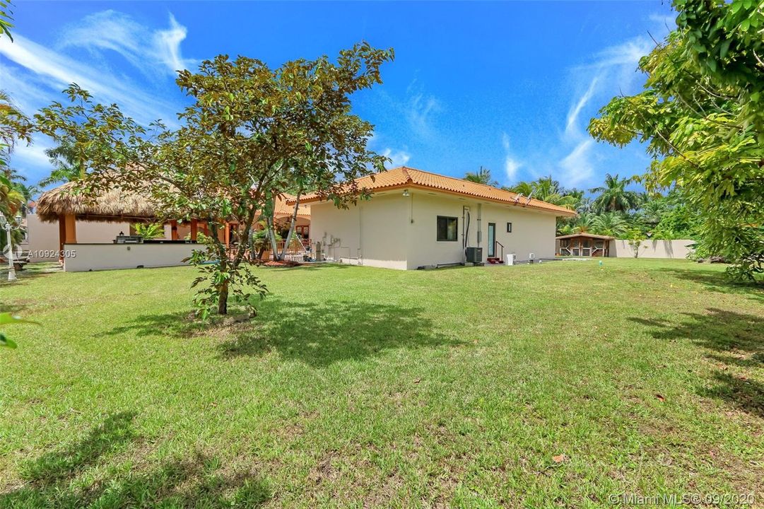 Vendido Recientemente: $1,345,000 (4 camas, 5 baños, 5974 Pies cuadrados)