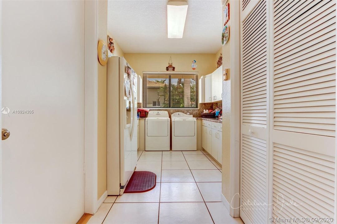 Vendido Recientemente: $1,345,000 (4 camas, 5 baños, 5974 Pies cuadrados)