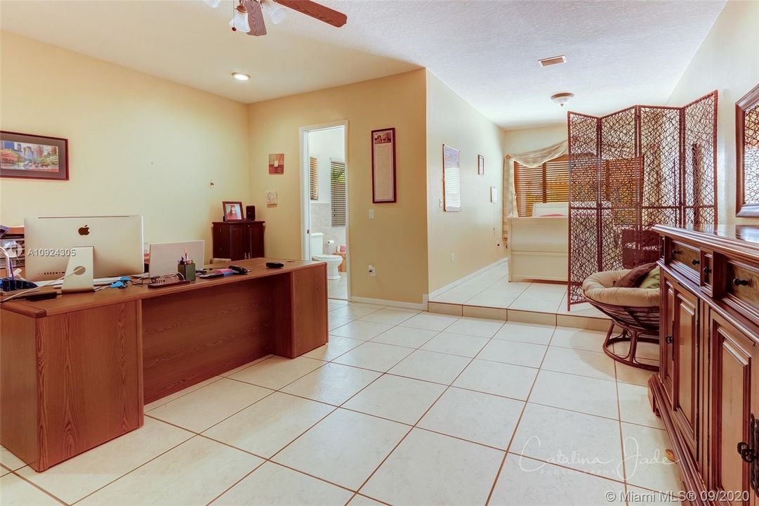 Vendido Recientemente: $1,345,000 (4 camas, 5 baños, 5974 Pies cuadrados)