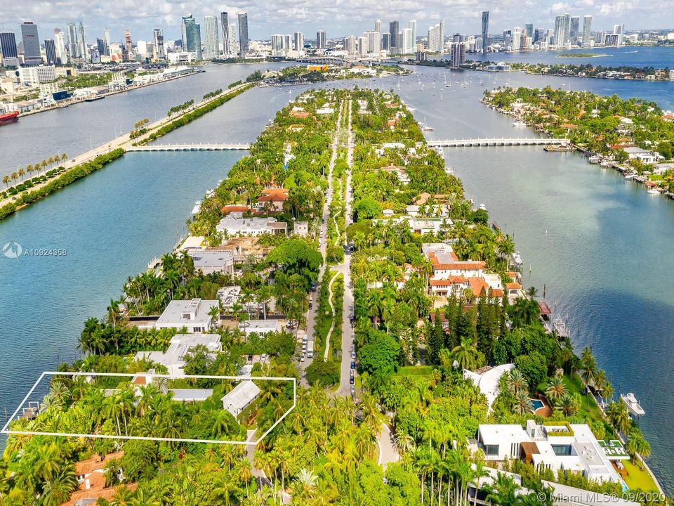 Vendido Recientemente: $11,700,000 (7 camas, 8 baños, 6995 Pies cuadrados)