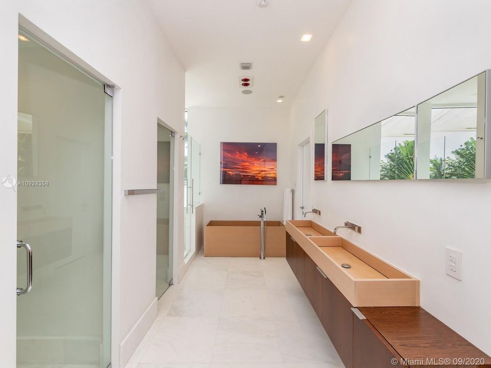 Vendido Recientemente: $11,700,000 (7 camas, 8 baños, 6995 Pies cuadrados)
